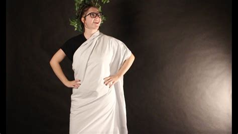 how do you wrap a toga